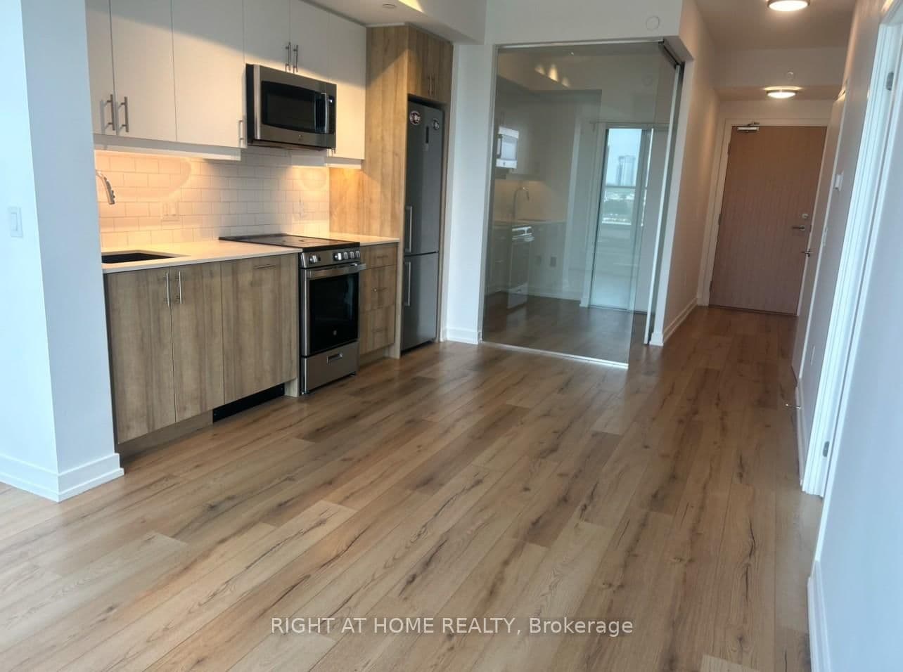 1195 The Queensway, Unit 704 thumbnail 4