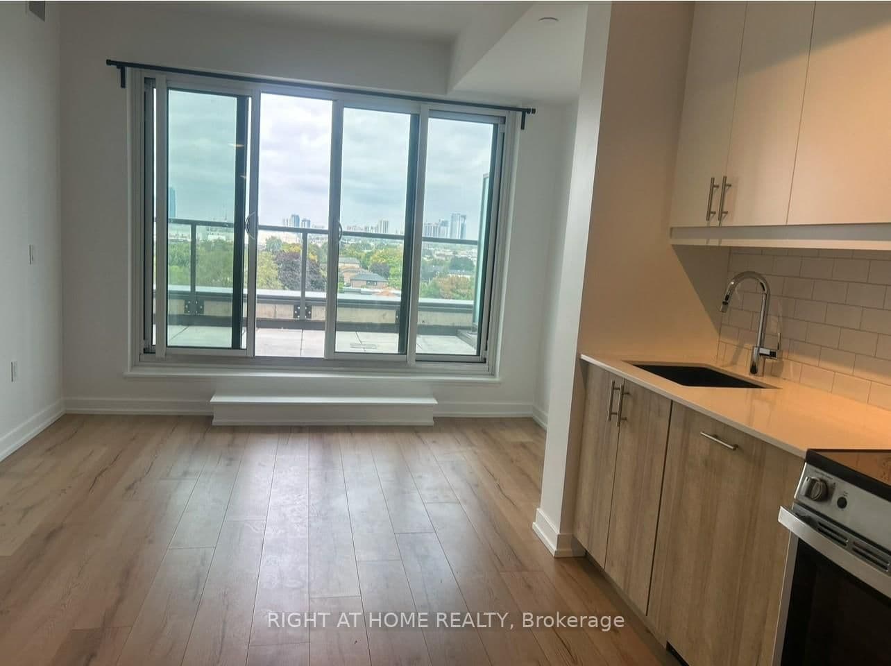 1195 The Queensway, Unit 704 thumbnail 6