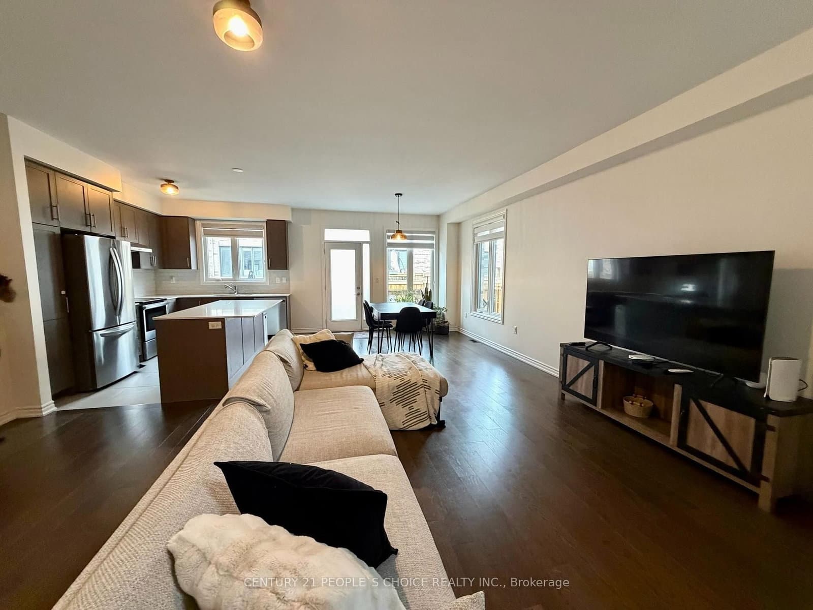 487 Bergamot Avenue thumbnail 8