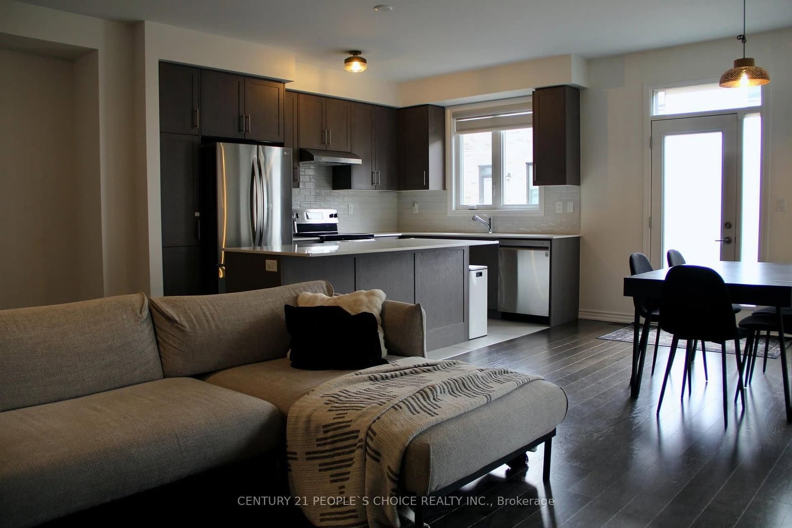 487 Bergamot Avenue thumbnail 9