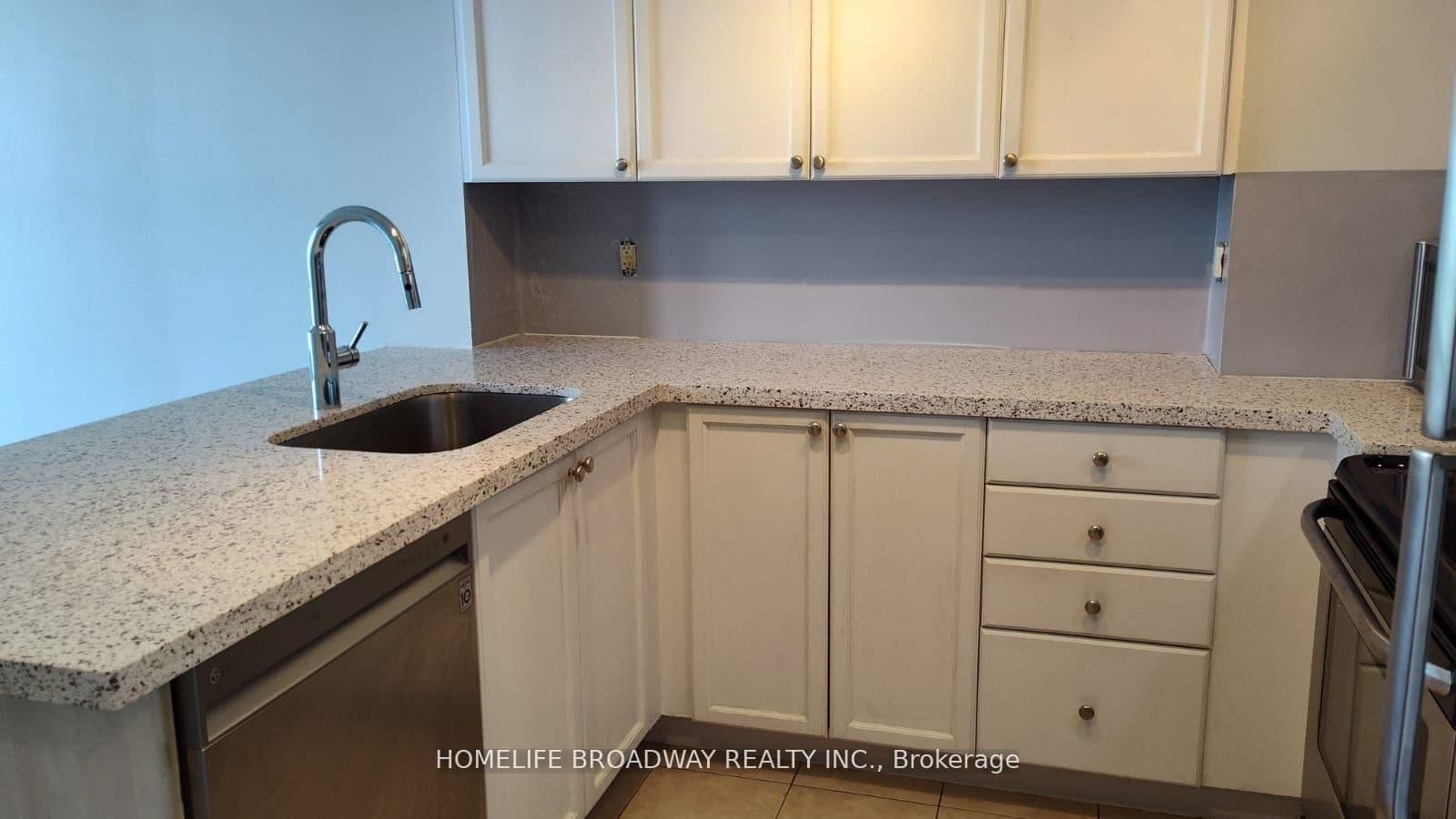 33 Elm Drive W, Unit 1802 thumbnail 4
