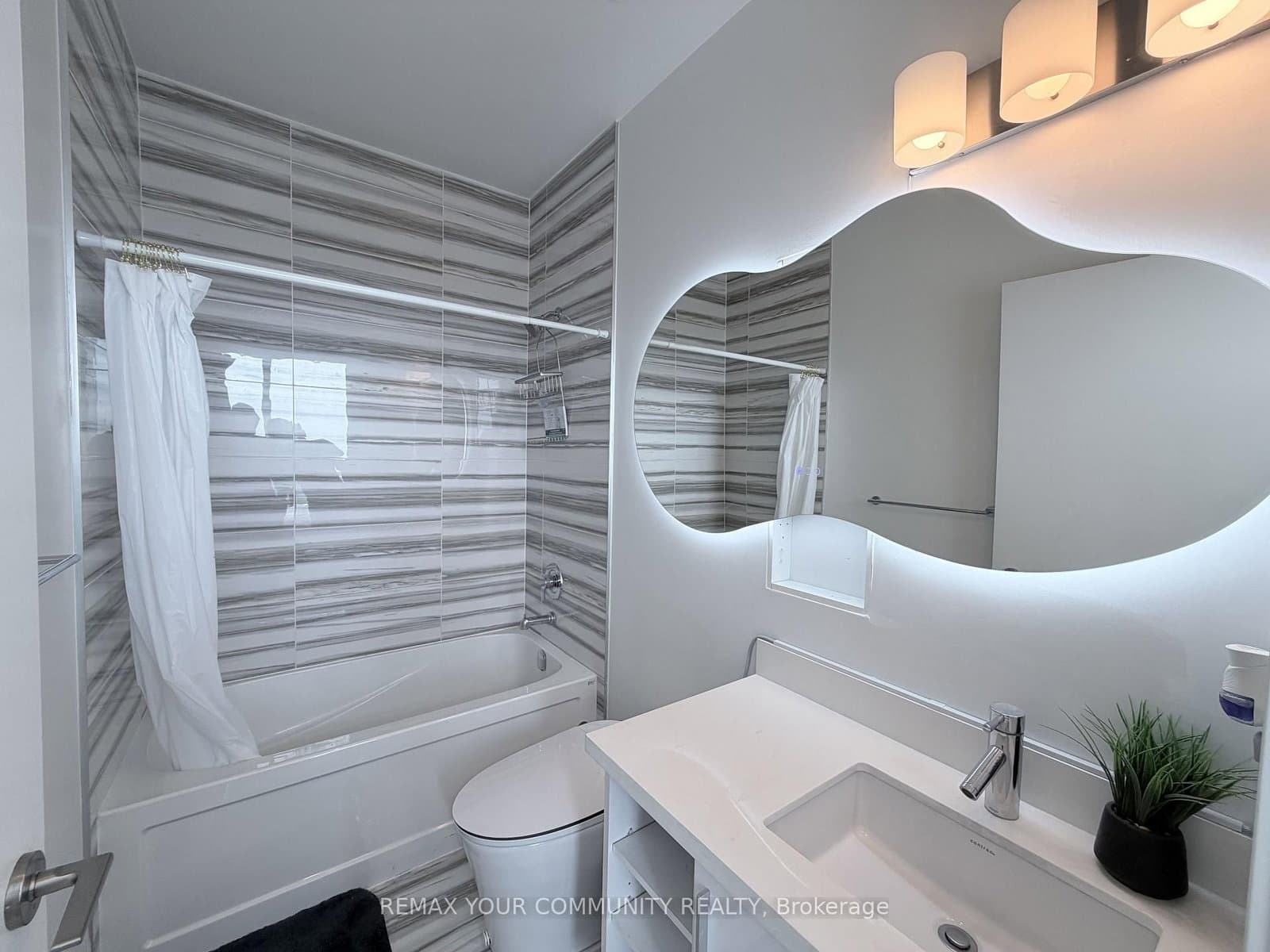 2220 Lakeshore Boulevard, Unit PH2 thumbnail 15