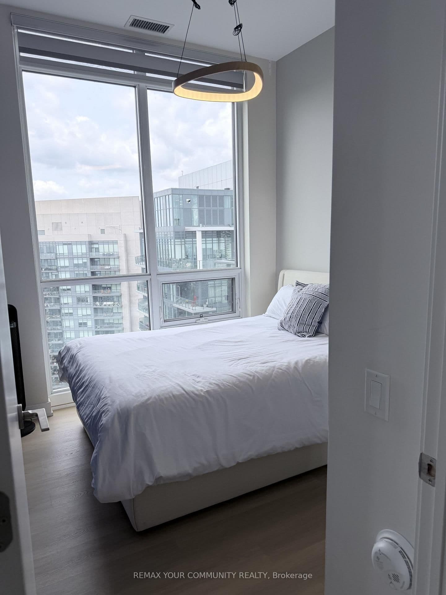 2220 Lakeshore Boulevard, Unit PH2 thumbnail 8