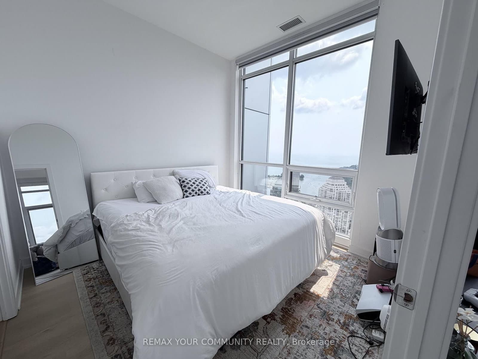 2220 Lakeshore Boulevard, Unit PH2 thumbnail 9