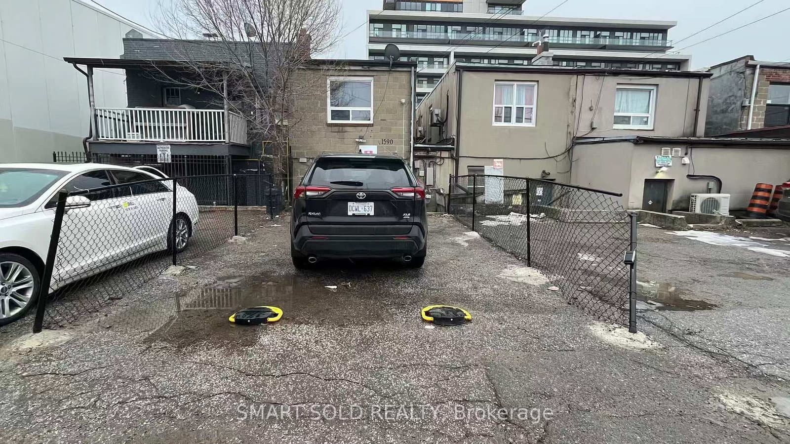 1590 Eglinton Avenue W, Unit Main Flr + Bsmt thumbnail 10