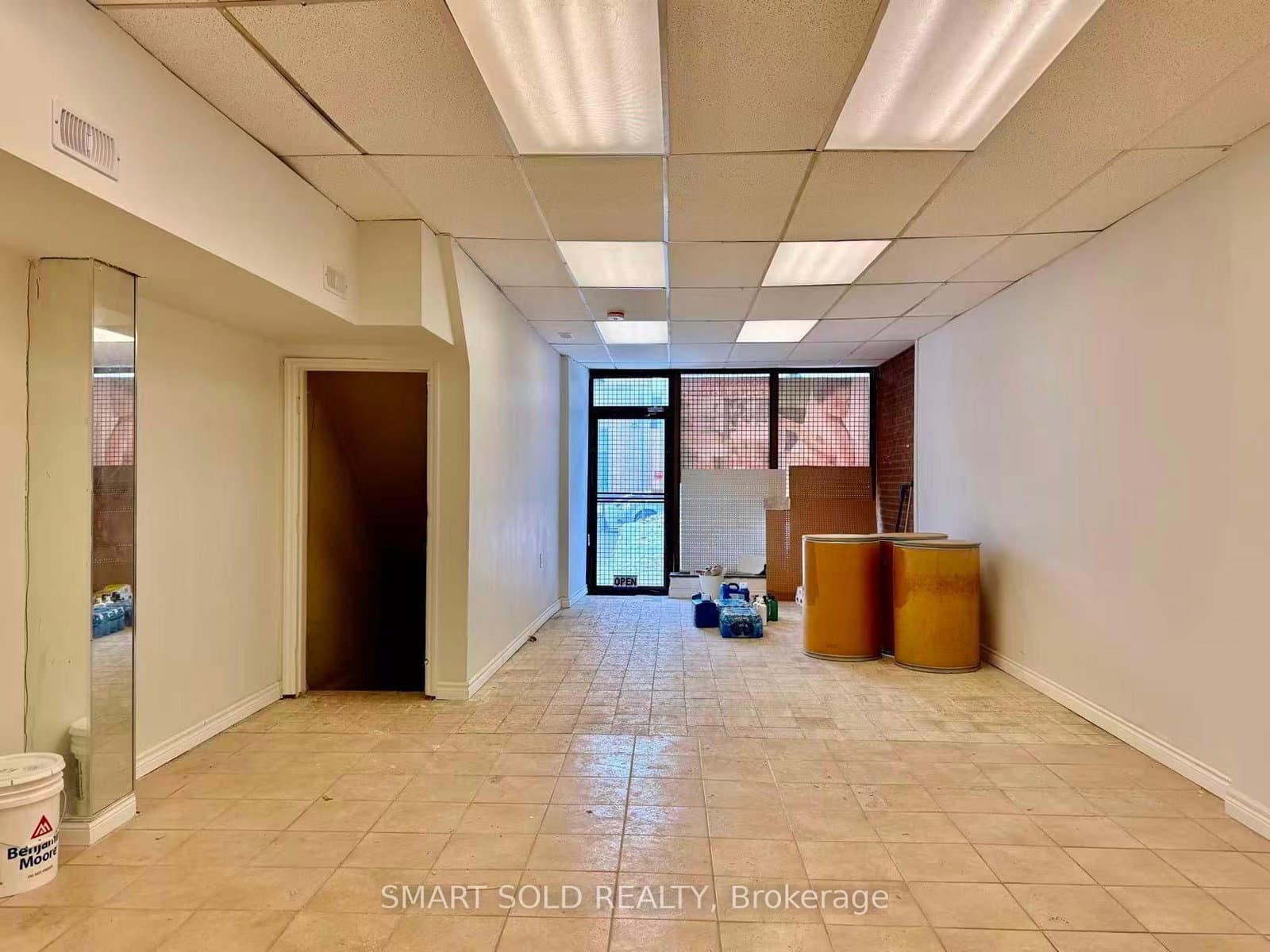 1590 Eglinton Avenue W, Unit Main Flr + Bsmt thumbnail 4