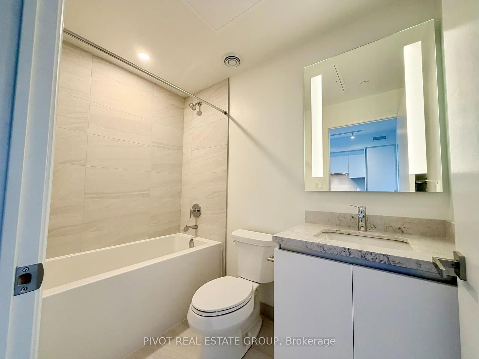 2 Erskine Road, Unit 3403 thumbnail 16