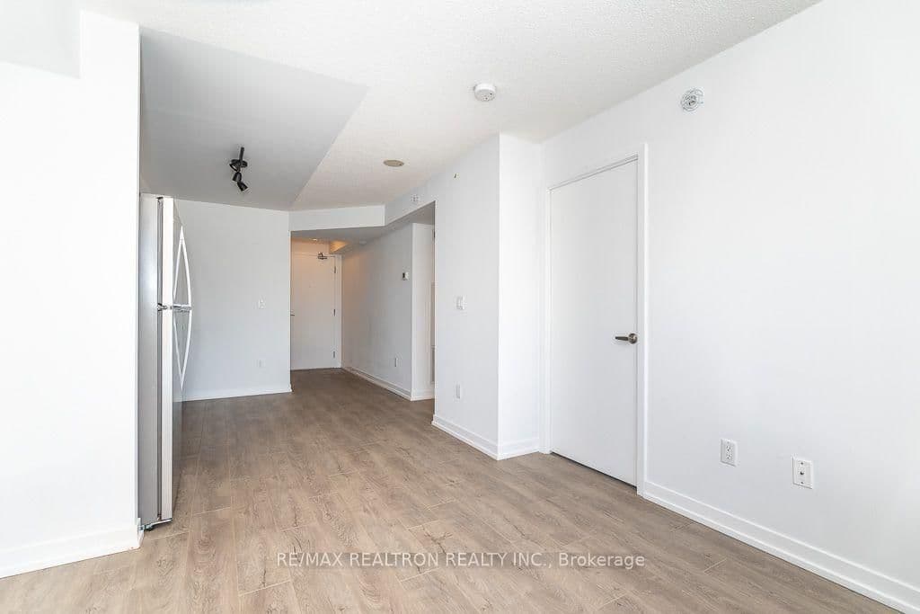 1420 Dupont Street, Unit 811 thumbnail 15