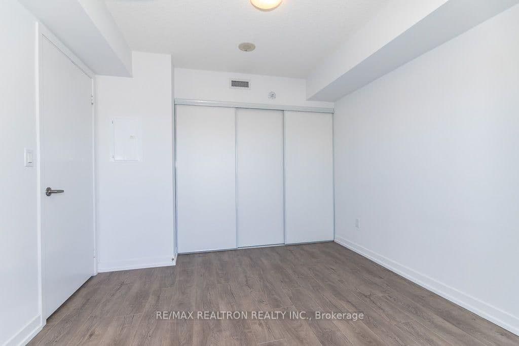 1420 Dupont Street, Unit 811 thumbnail 23