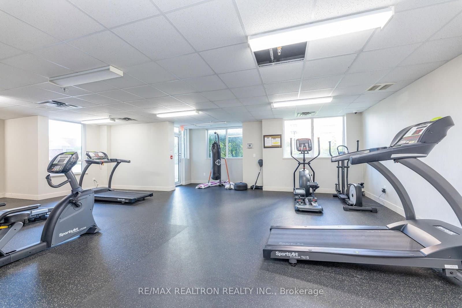1420 Dupont Street, Unit 811 thumbnail 5