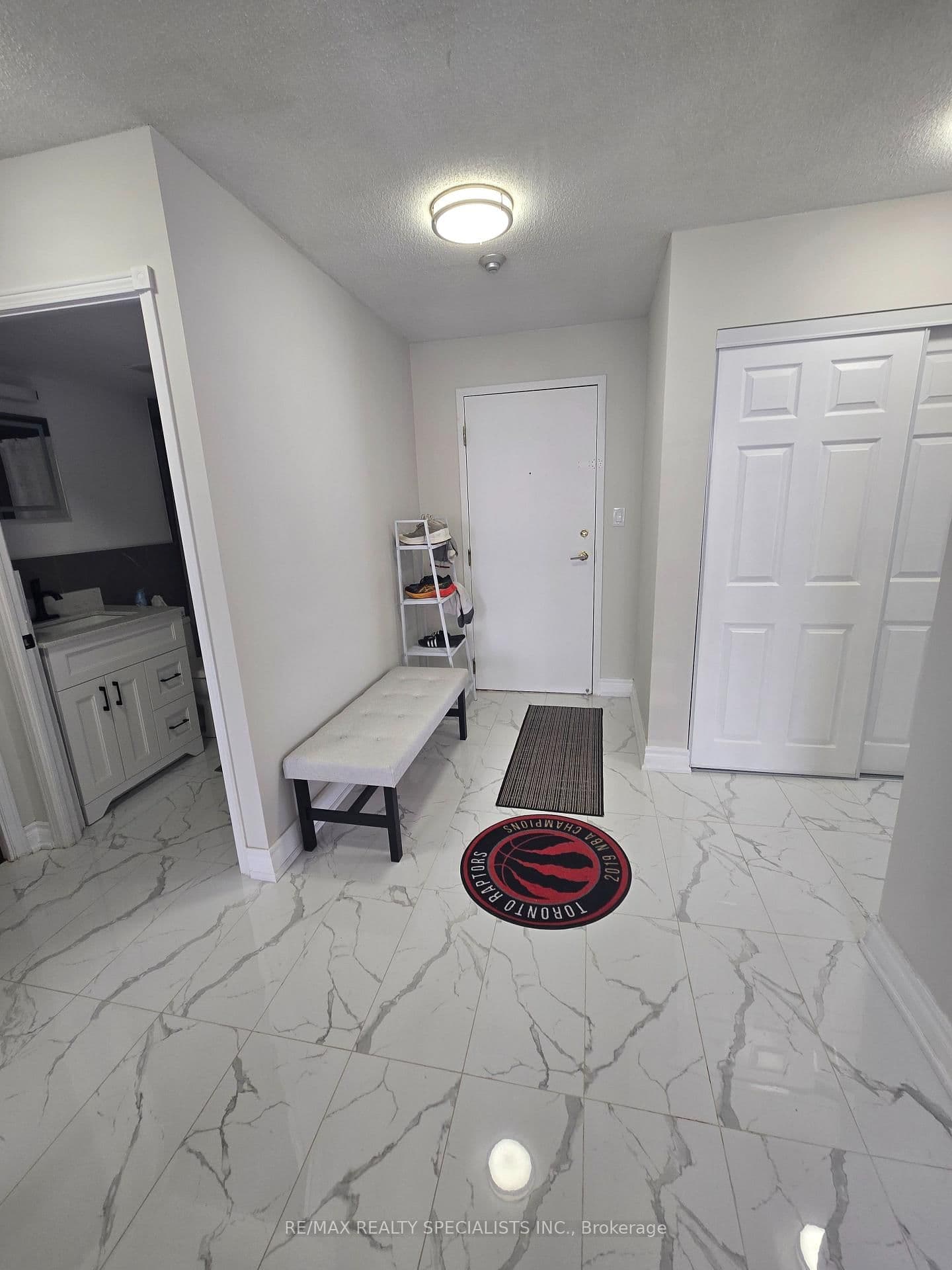 135 Hillcrest Avenue, Unit 1204(Partially Furnished) thumbnail 2