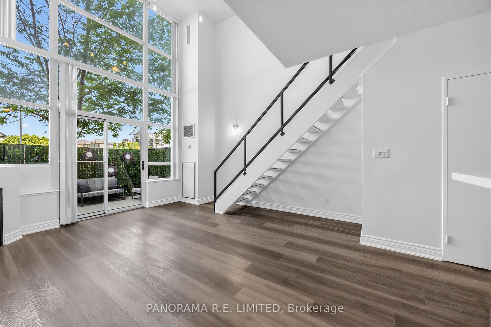200 Manitoba Street, Unit 122 thumbnail 2