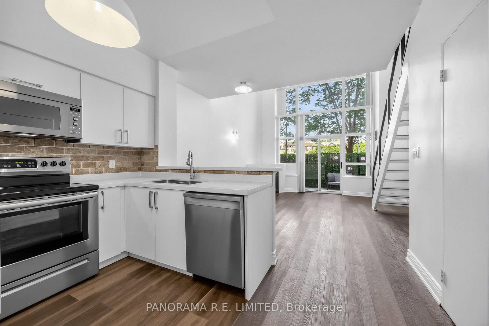 200 Manitoba Street, Unit 122 thumbnail 5