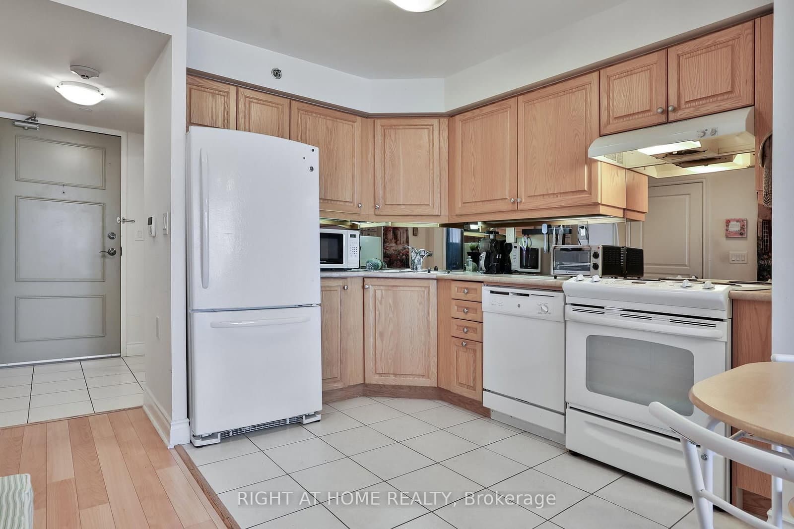 3 Marine Parade Drive, Unit 707 thumbnail 3