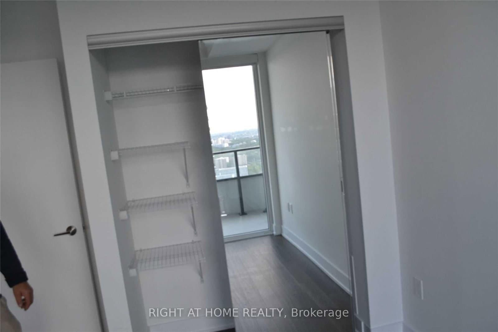 30 Shore Breeze Dr Drive, Unit 5604 thumbnail 14