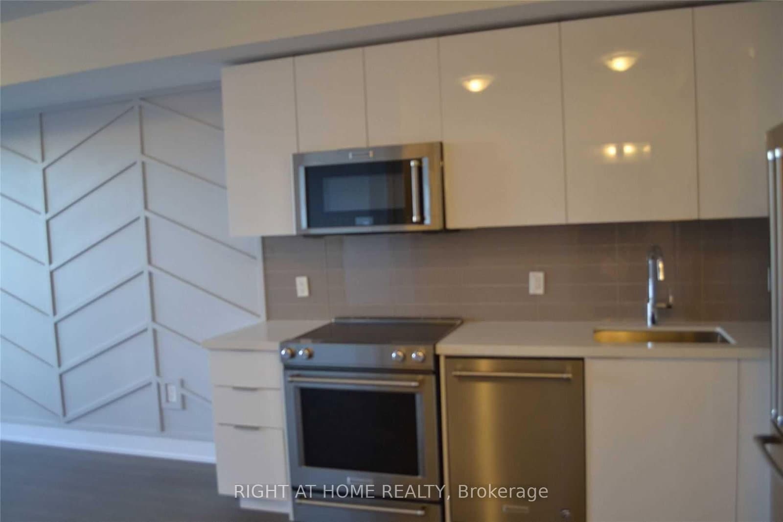 30 Shore Breeze Dr Drive, Unit 5604 thumbnail 8
