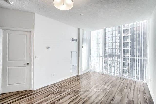 55 Eglinton Avenue W, Unit 2010 thumbnail 11