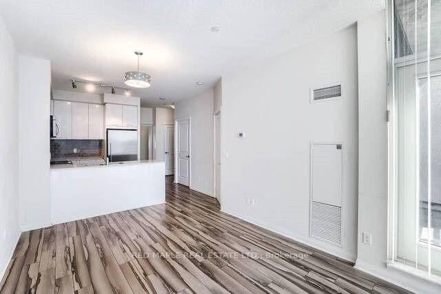 55 Eglinton Avenue W, Unit 2010 thumbnail 4