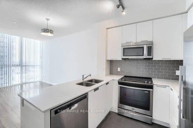55 Eglinton Avenue W, Unit 2010 thumbnail 5