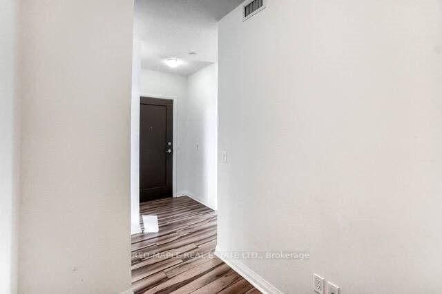 55 Eglinton Avenue W, Unit 2010 thumbnail 9
