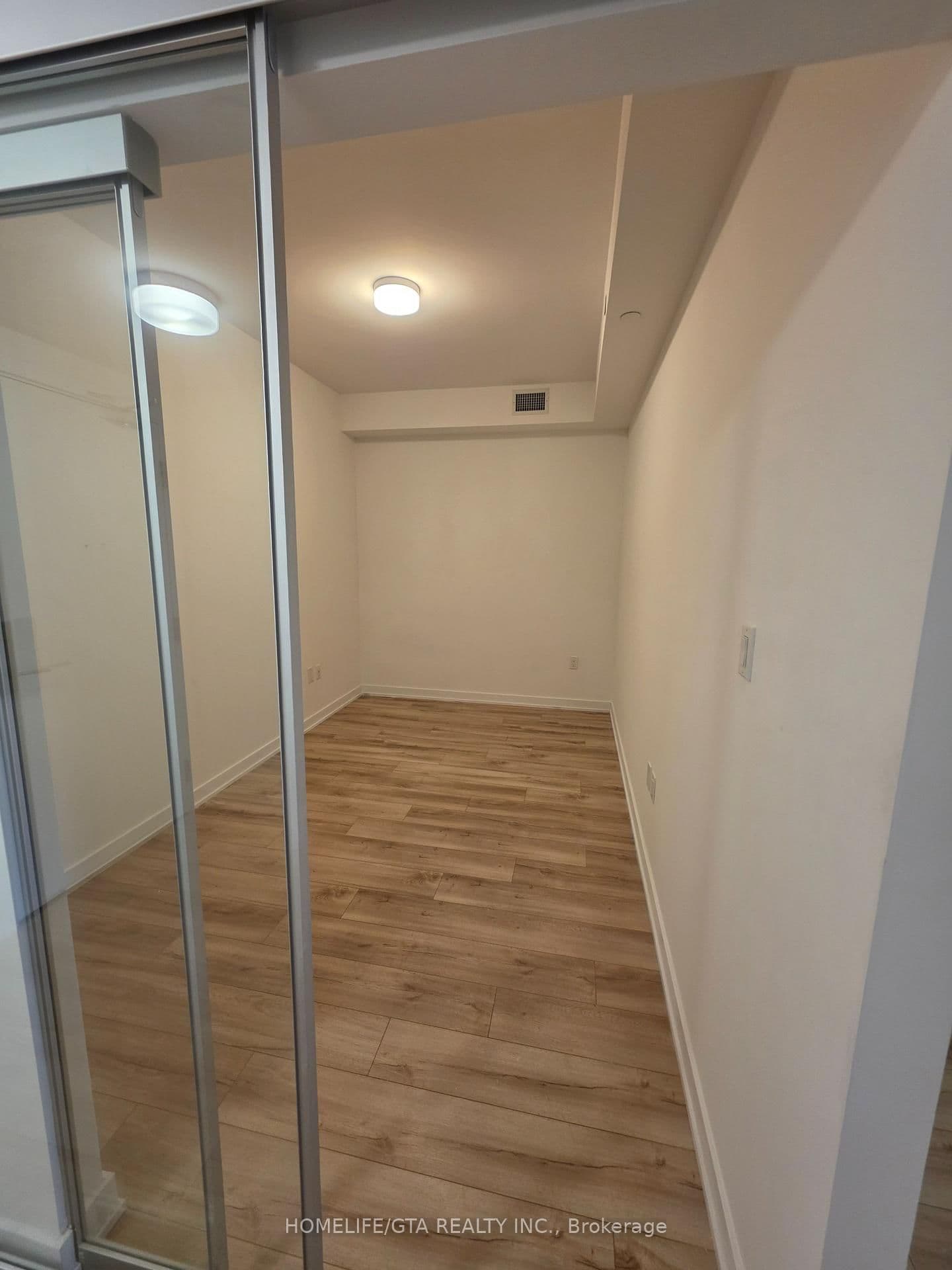 2433 Dufferin Street, Unit 208 thumbnail 8