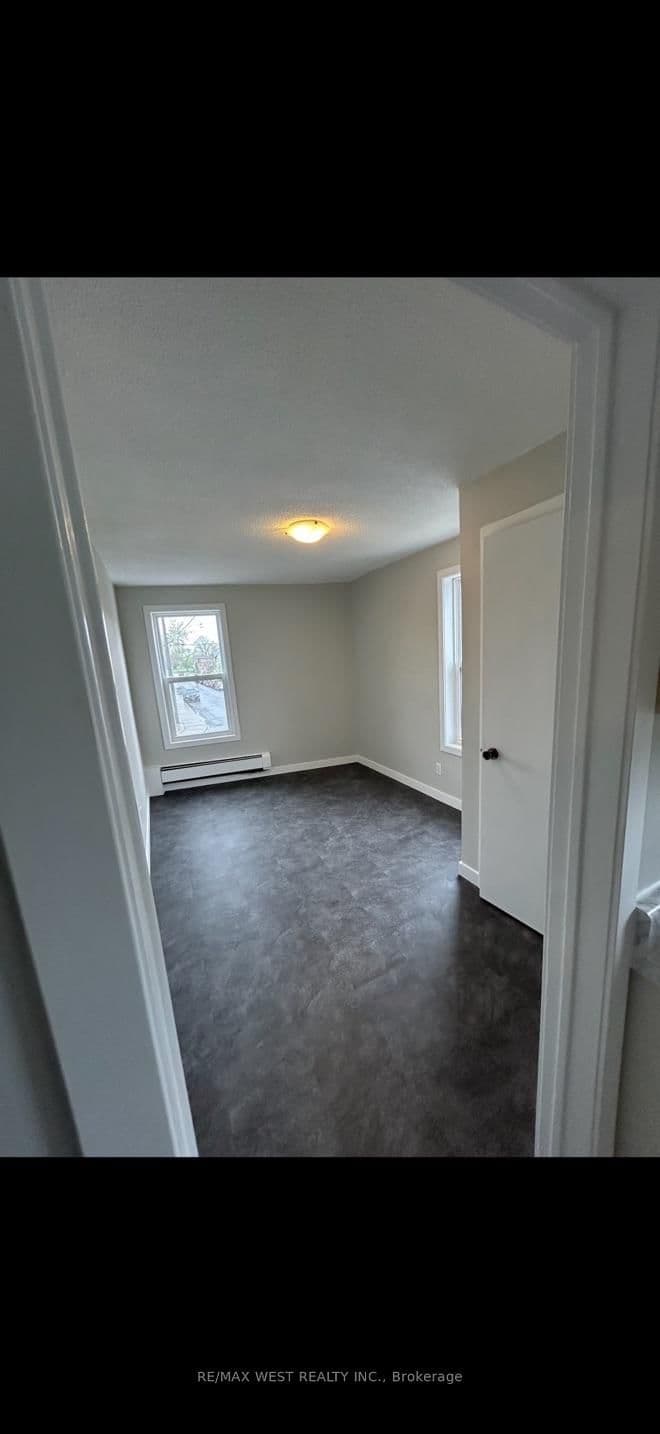 88 Uxbridge Avenue, Unit A thumbnail 5