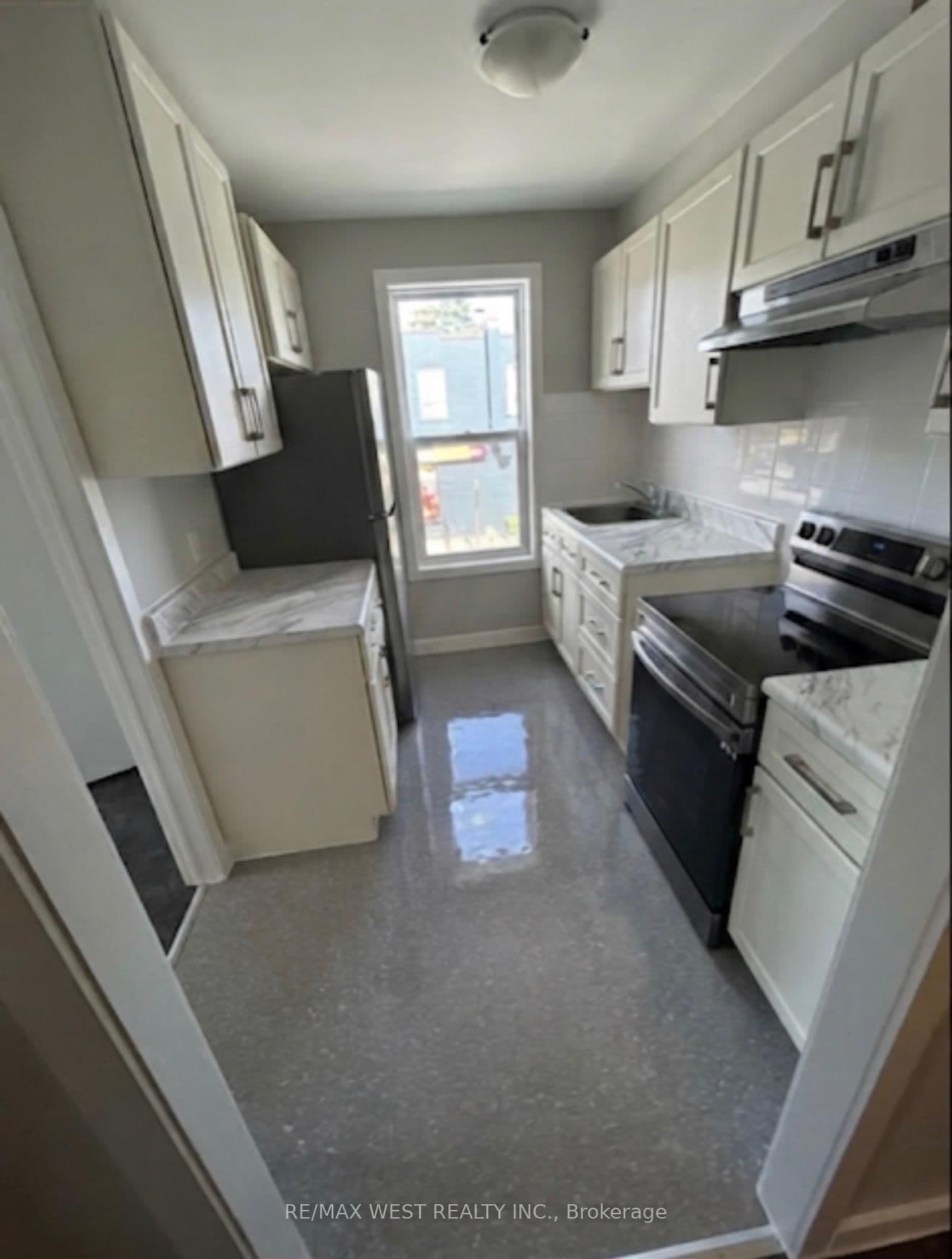 88 Uxbridge Avenue, Unit A thumbnail 7