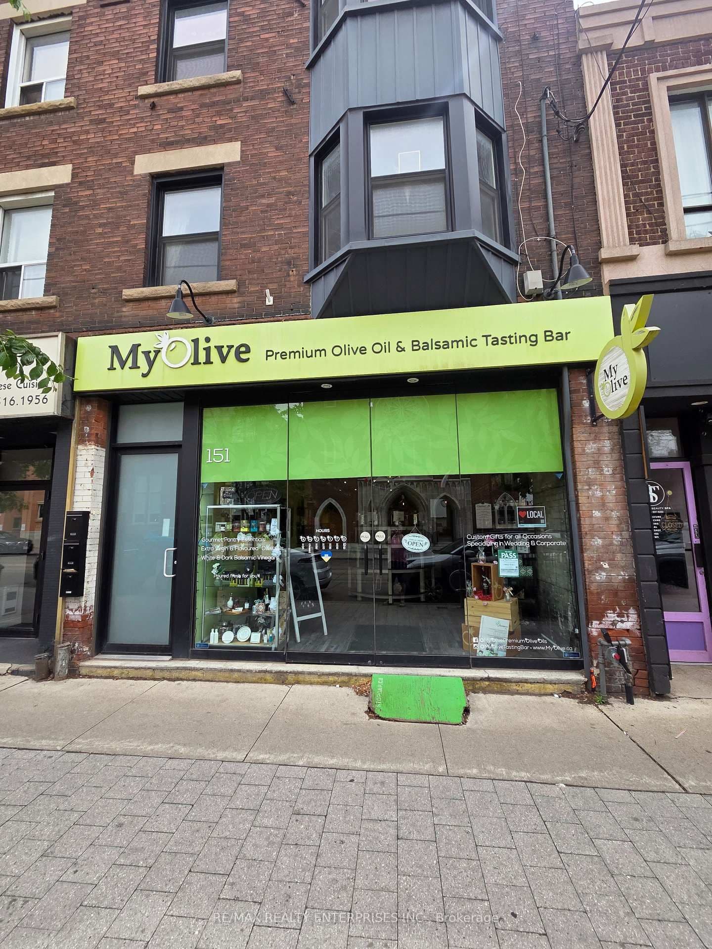 151 Roncesvalles Avenue thumbnail 2