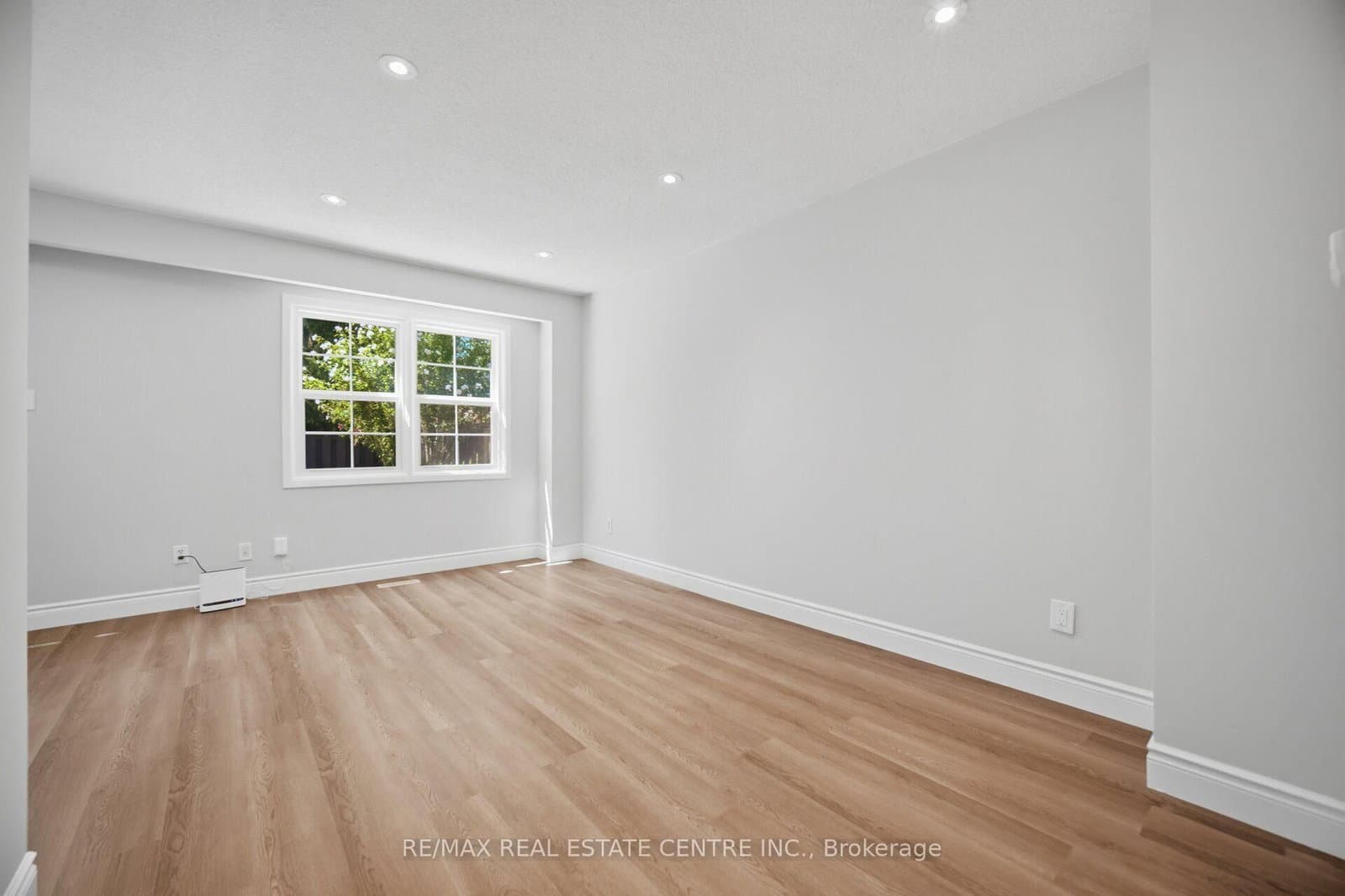 1951 Rathburn Road E, Unit 177 thumbnail 4