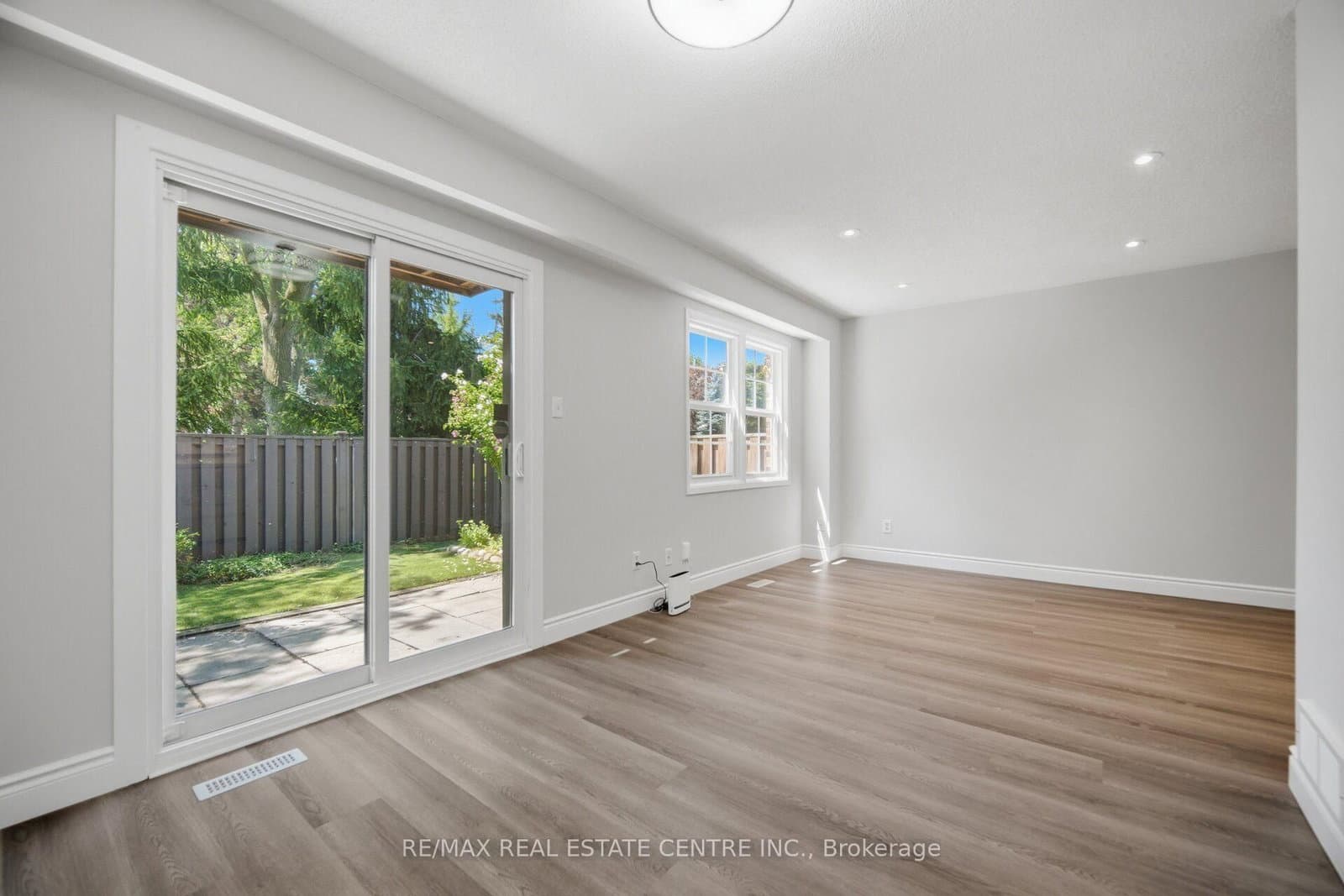 1951 Rathburn Road E, Unit 177 thumbnail 8