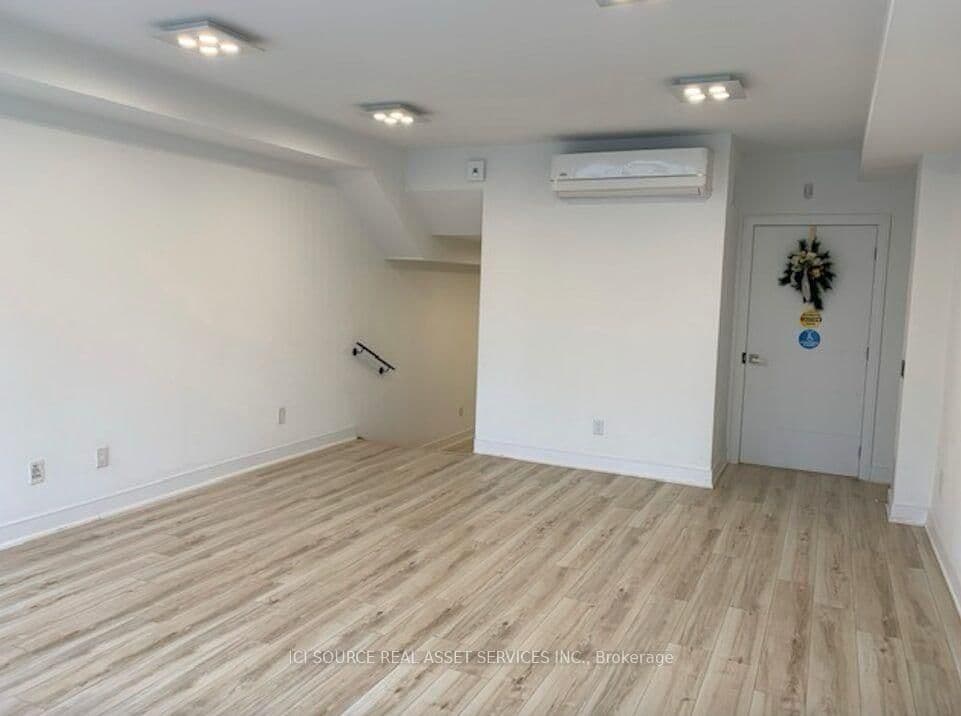 553 Lakeshore Road E thumbnail 5