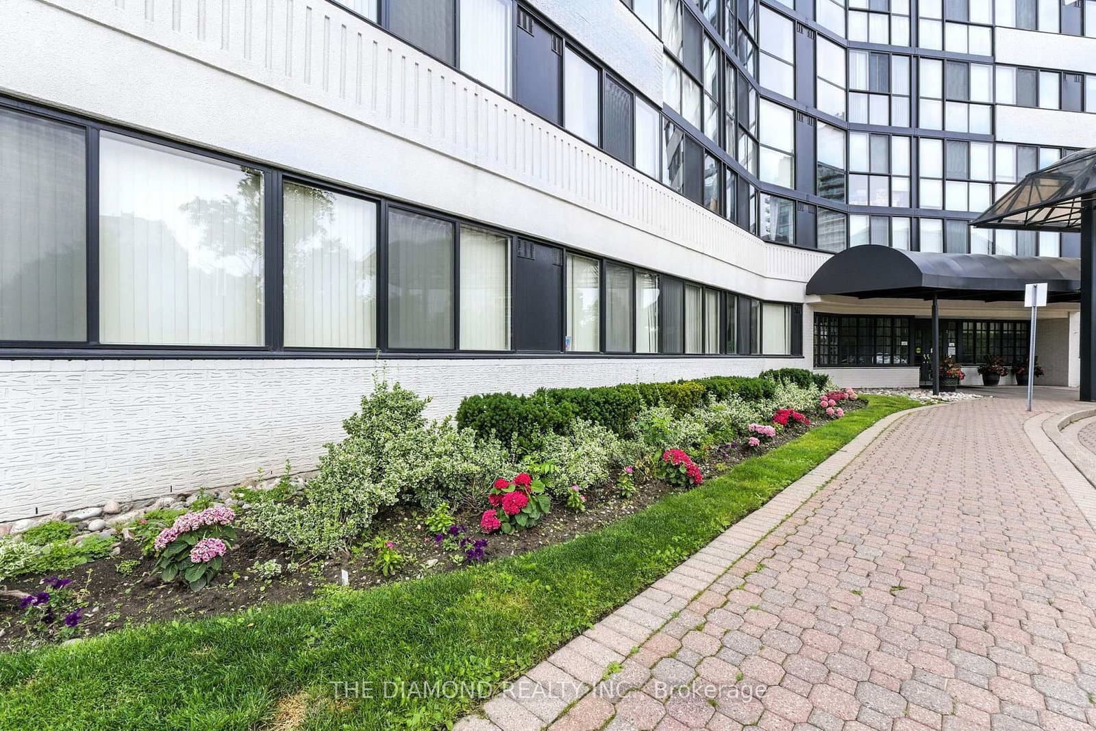 1360 Rathburn Road E, Unit 1805 thumbnail 4