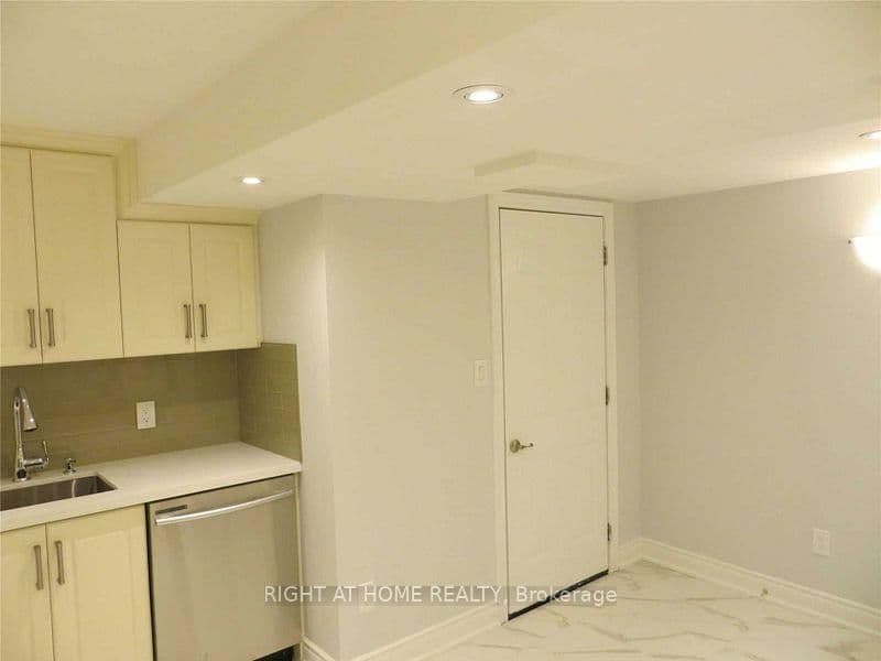 84 Rising Hill Ridge, Unit 2 thumbnail 9