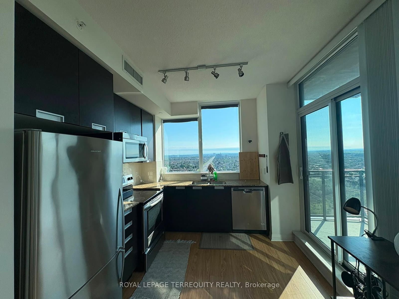 75 Eglinton Avenue W, Unit 2307 thumbnail 9