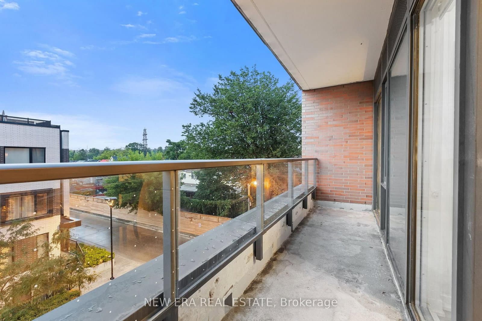 1808 St. Clair Avenue W, Unit 301 thumbnail 20