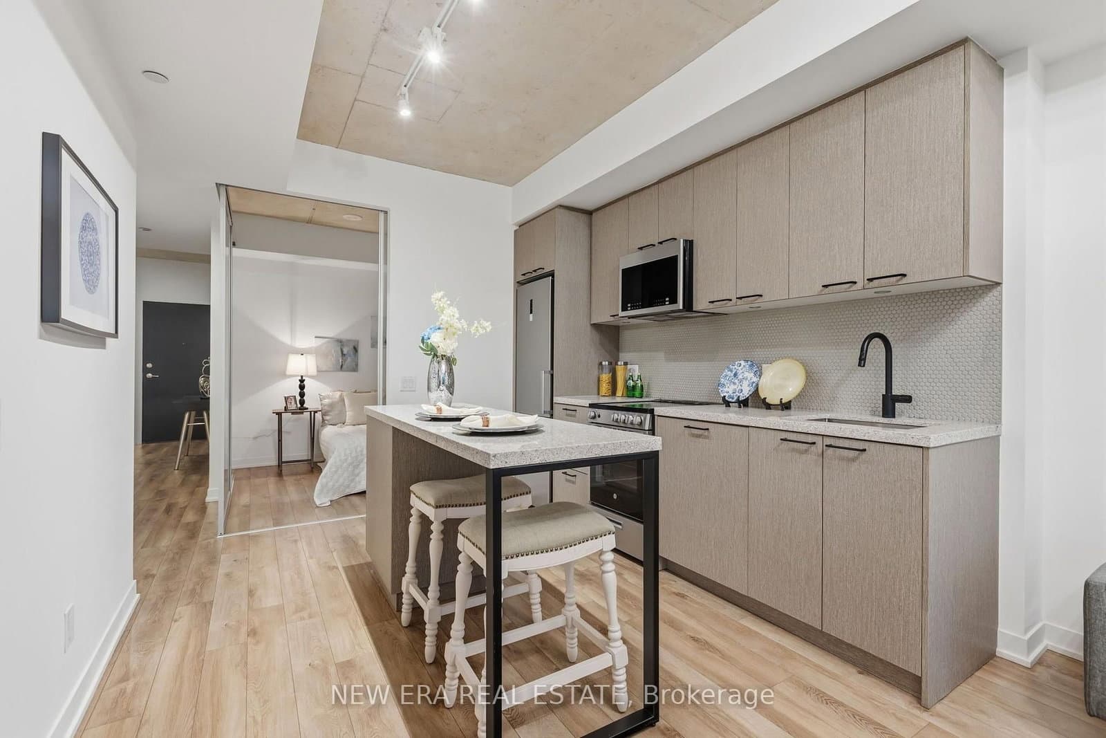 1808 St. Clair Avenue W, Unit 301 thumbnail 8
