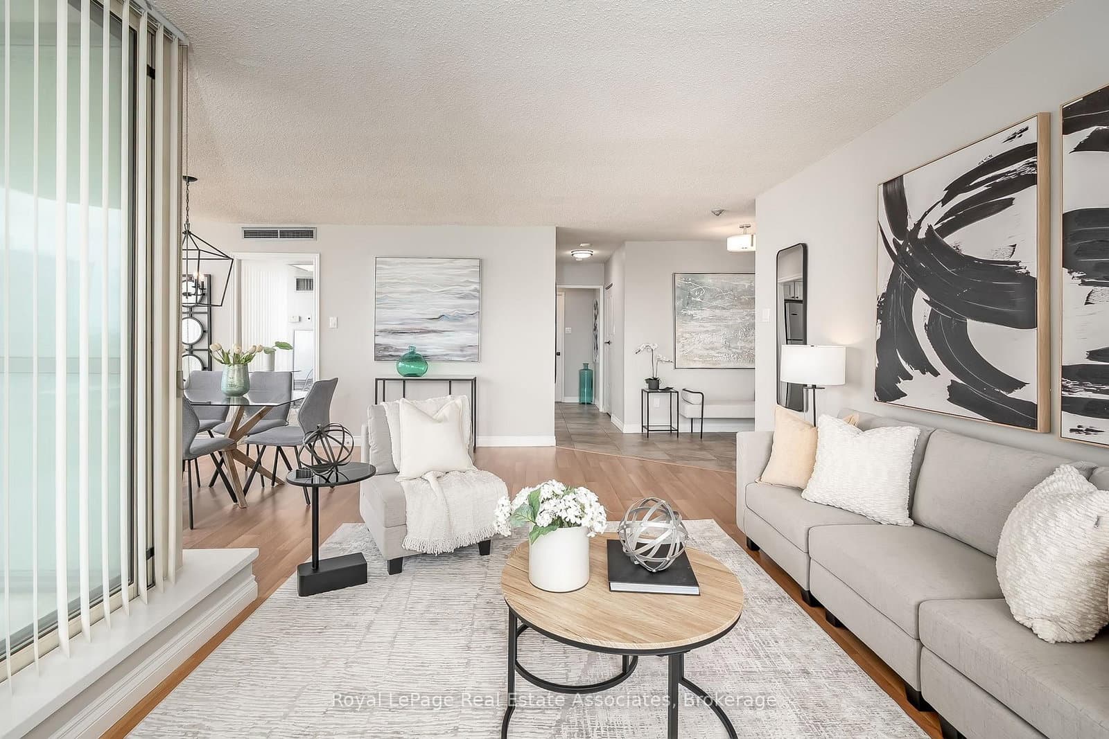 75 King Street E, Unit 1611 thumbnail 11