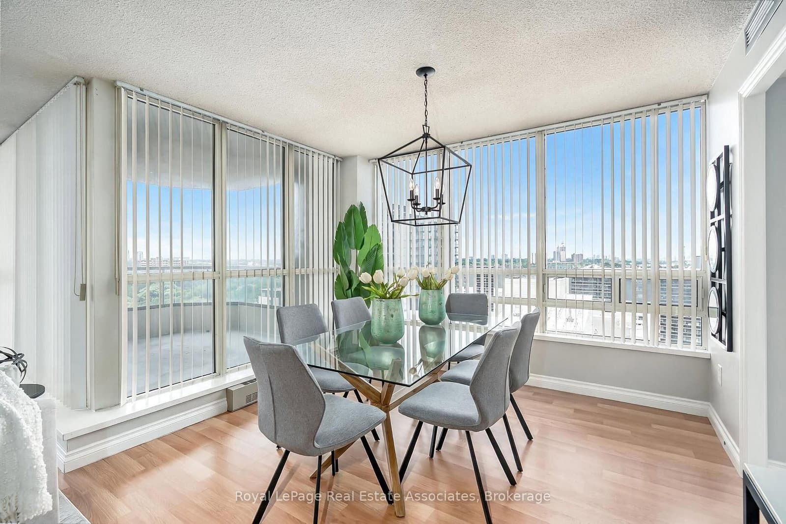 75 King Street E, Unit 1611 thumbnail 13