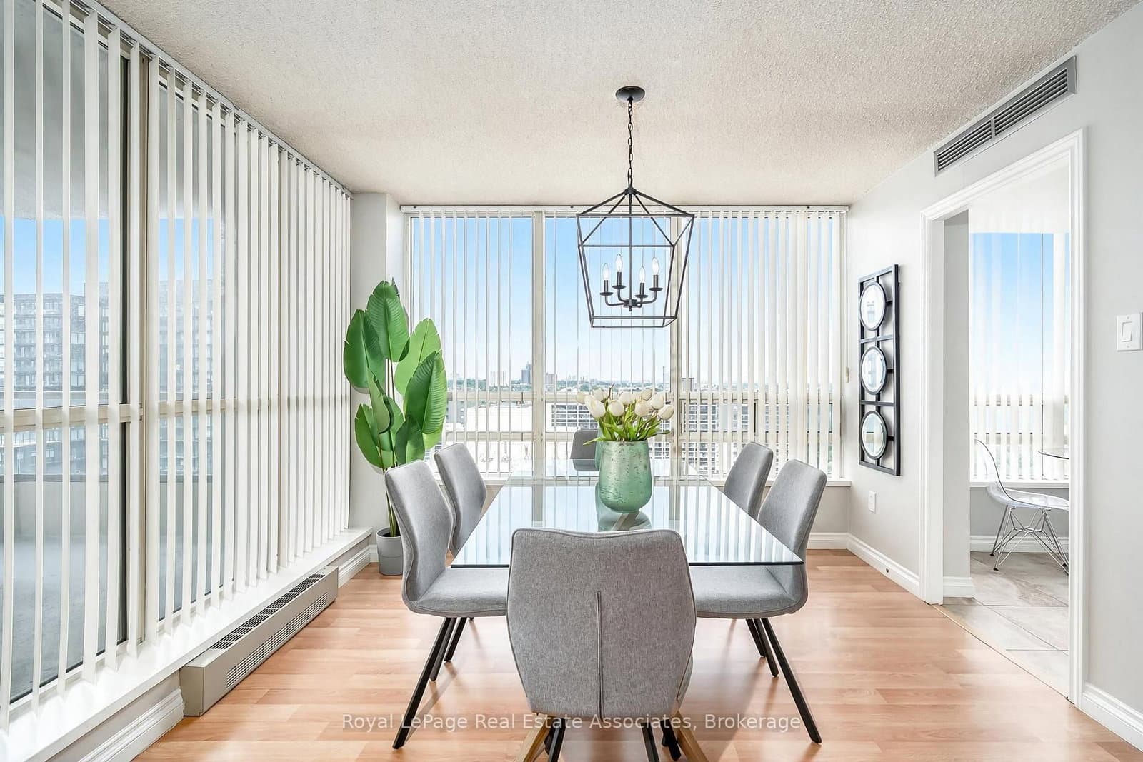 75 King Street E, Unit 1611 thumbnail 14