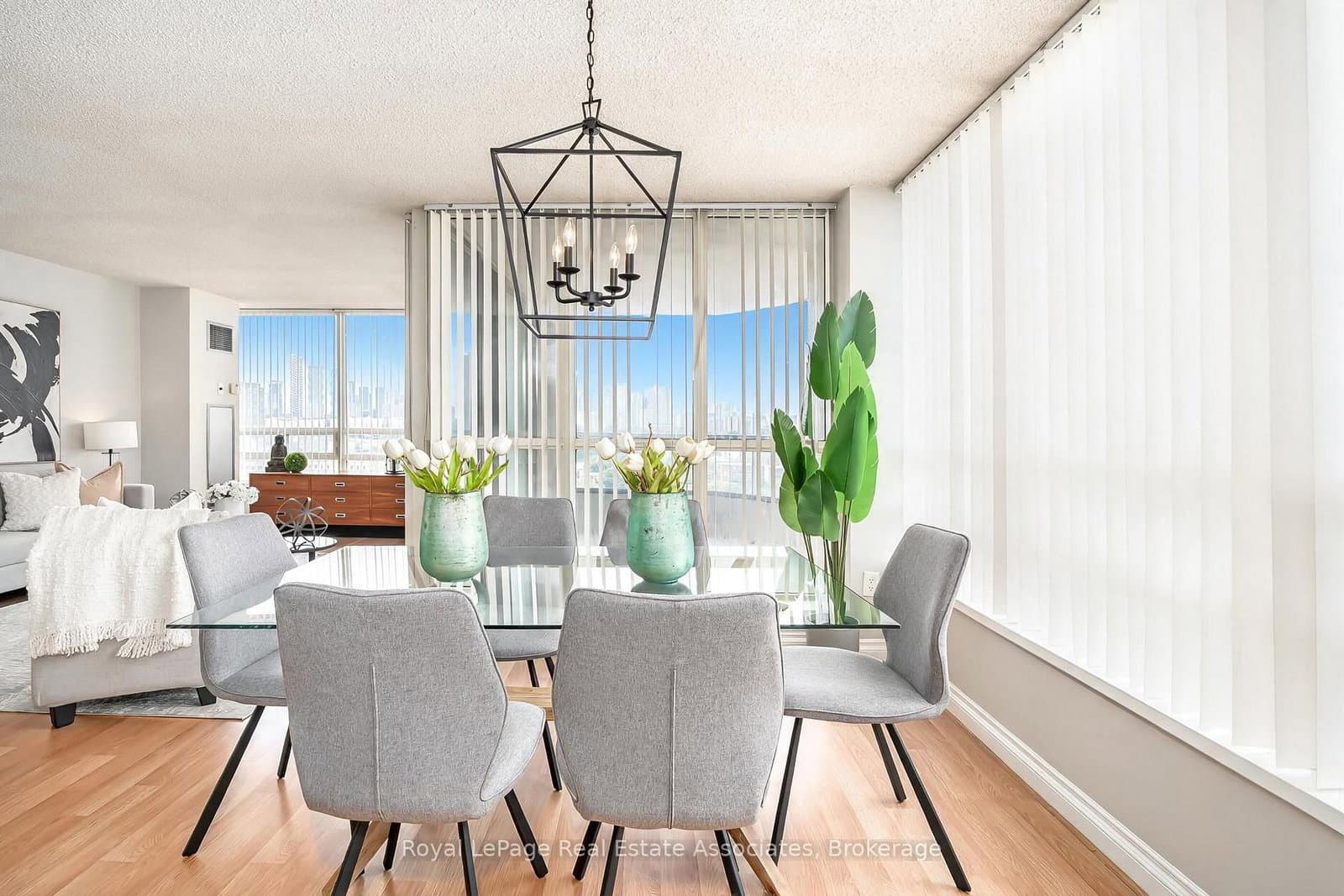75 King Street E, Unit 1611 thumbnail 17