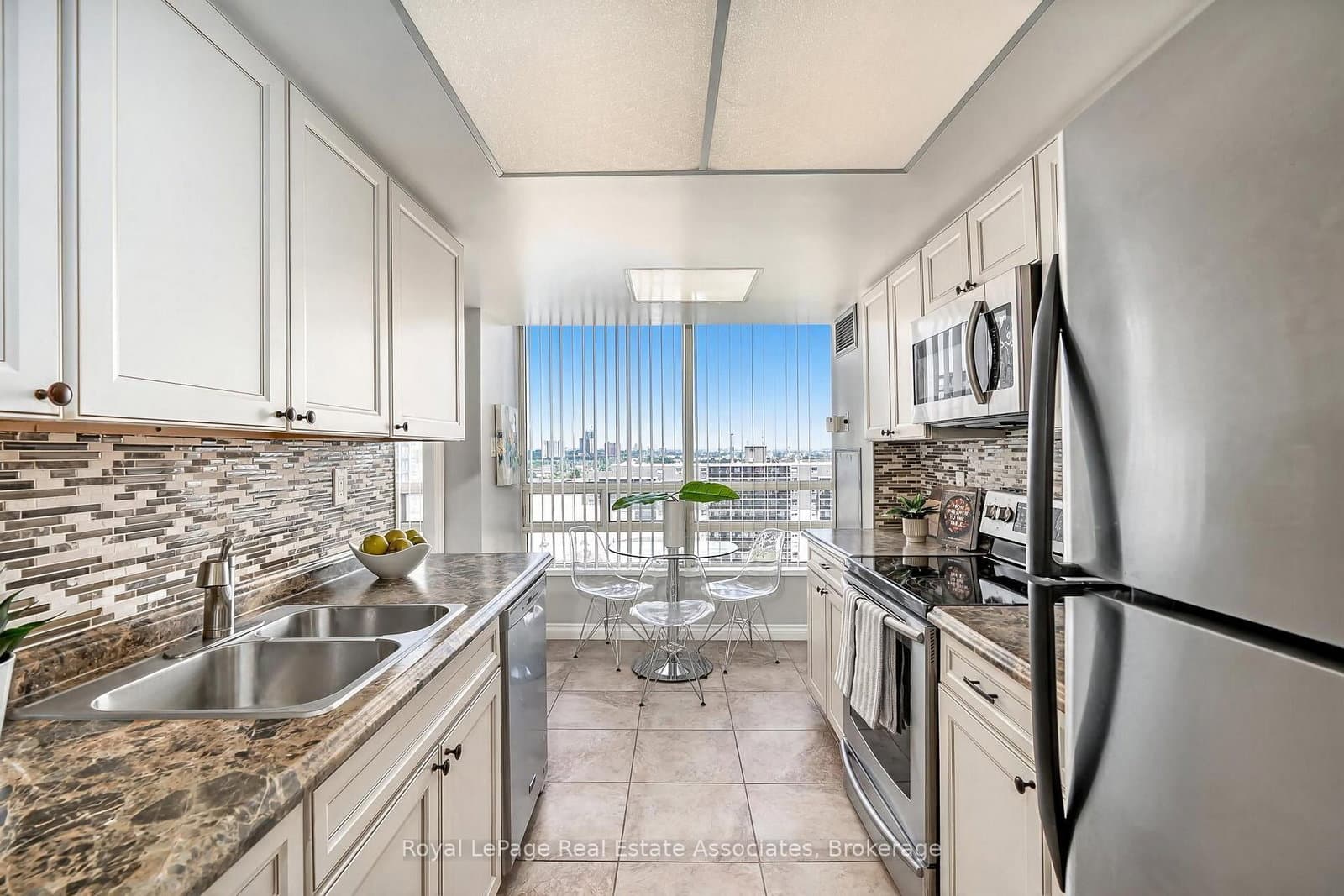 75 King Street E, Unit 1611 thumbnail 19