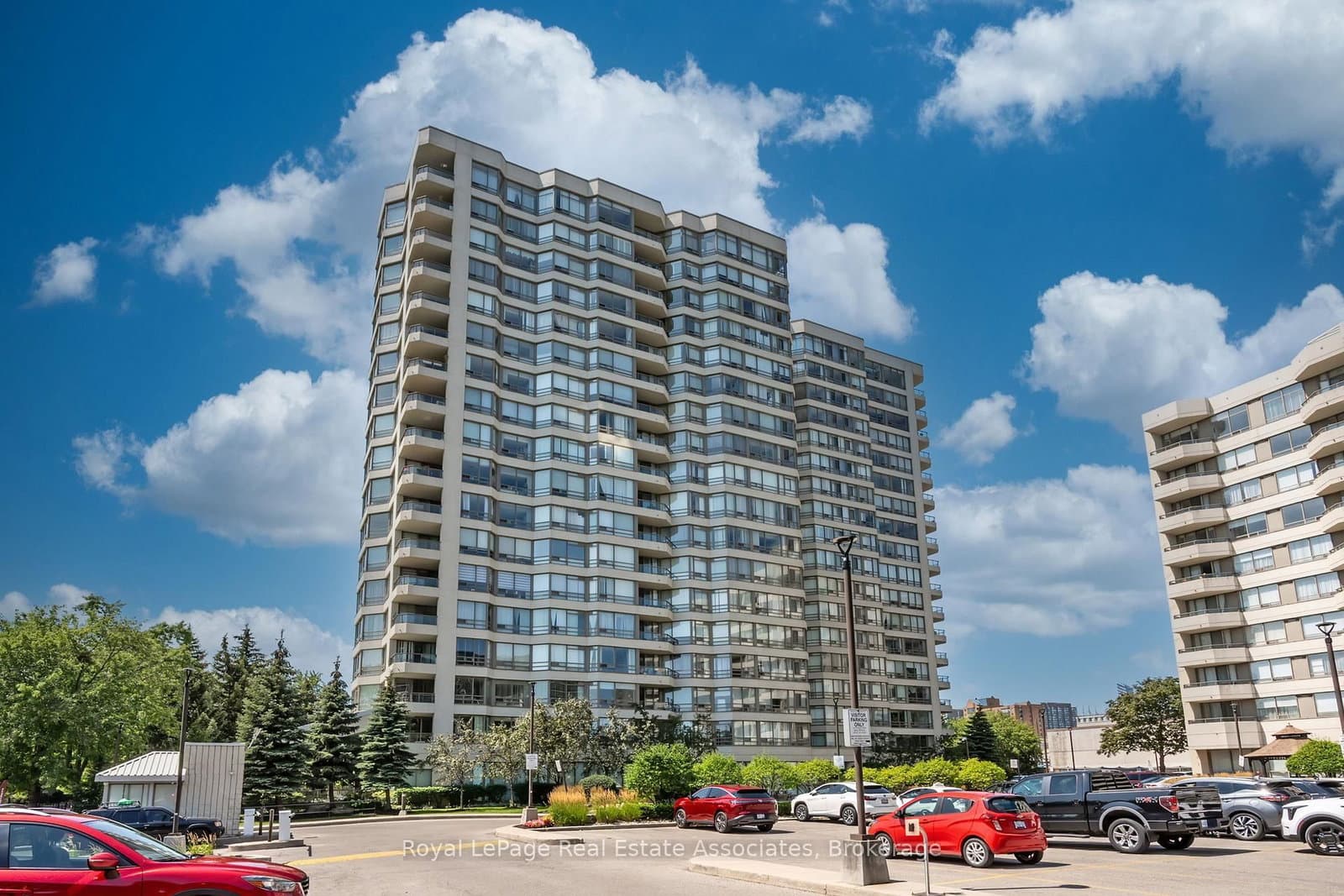 75 King Street E, Unit 1611 thumbnail 2