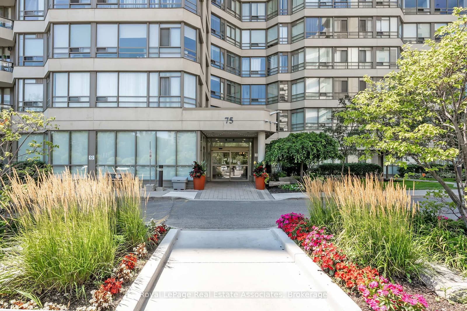 75 King Street E, Unit 1611 thumbnail 3