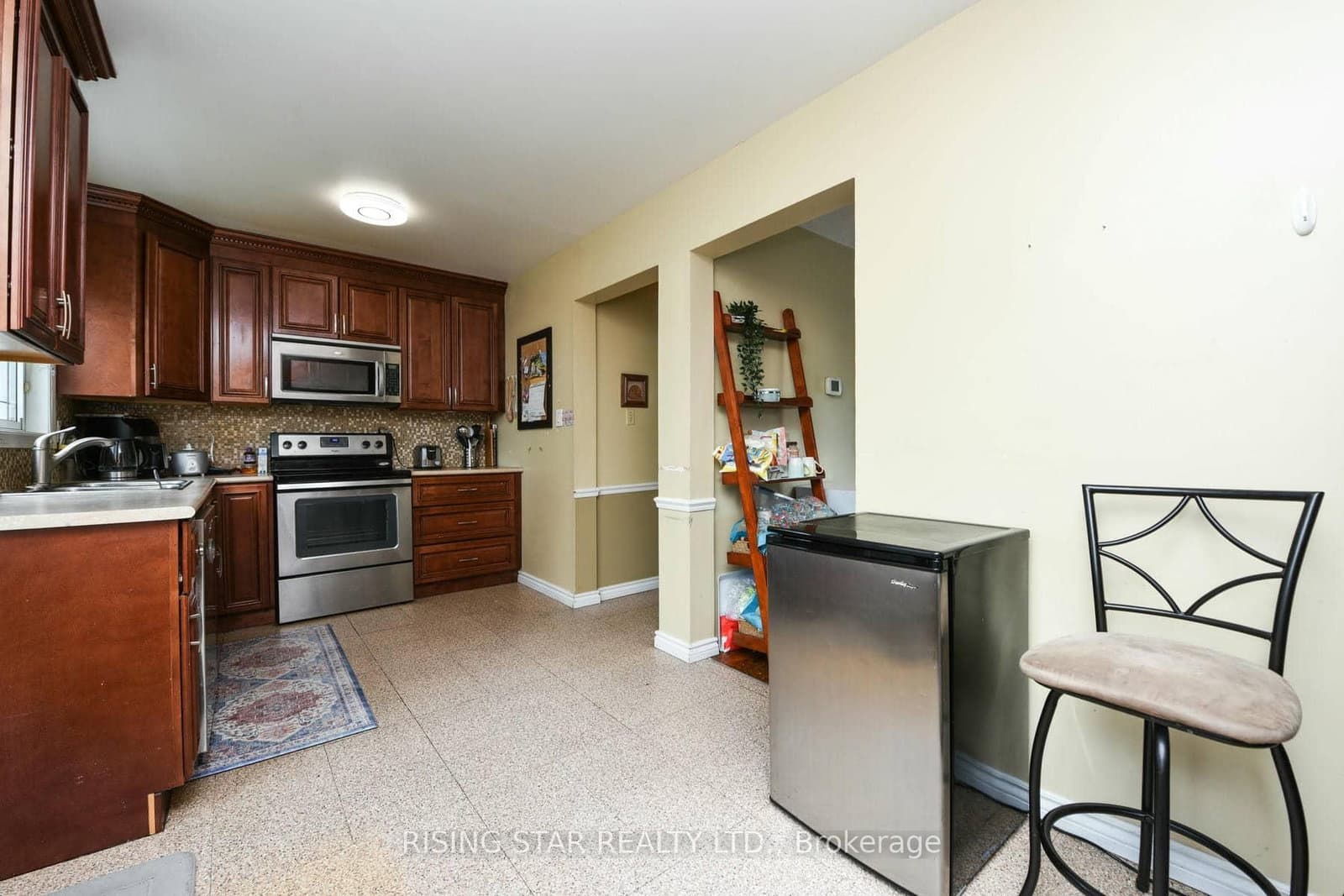 3295 Chipley Crescent thumbnail 6