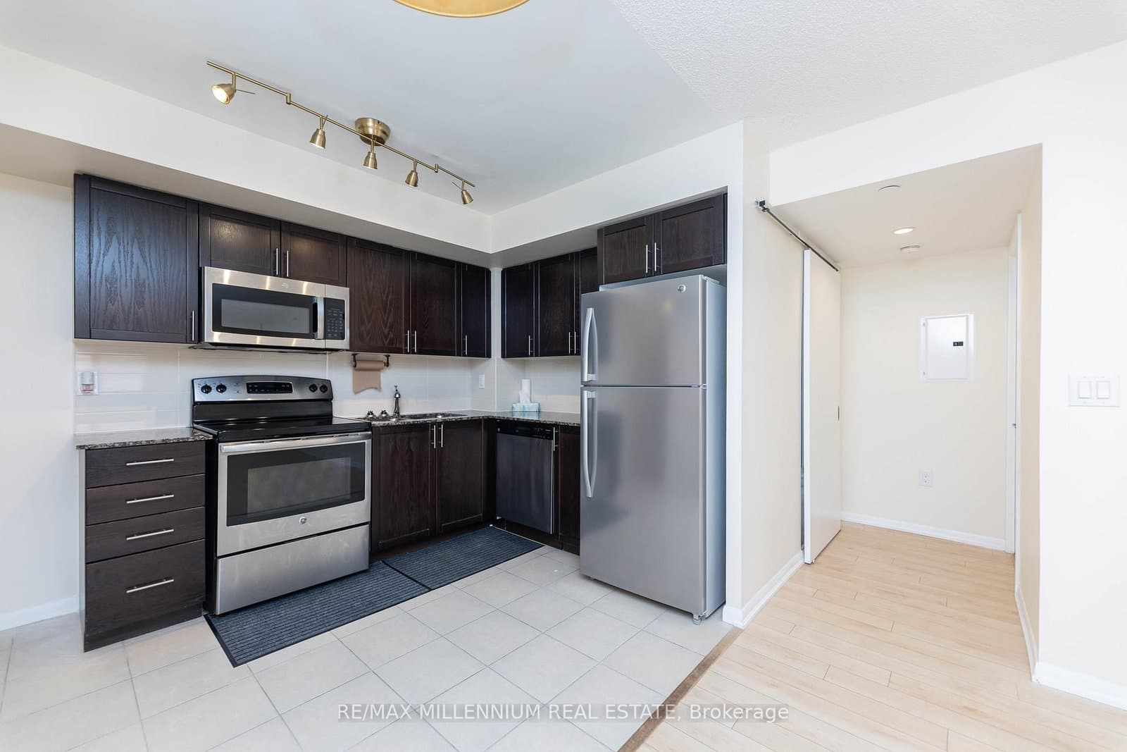 830 Lawrence Avenue, Unit 334 thumbnail 11