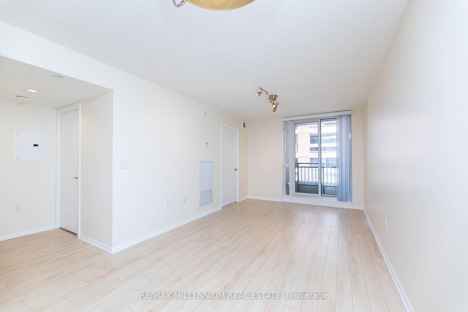 830 Lawrence Avenue, Unit 334 thumbnail 16