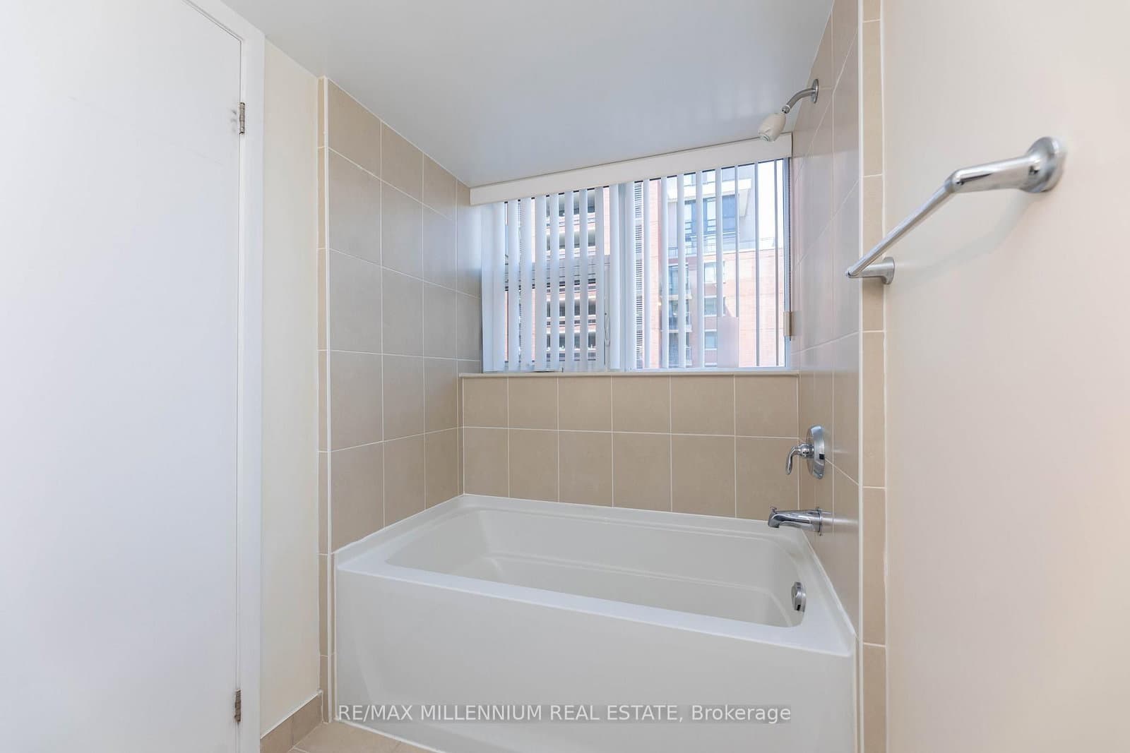 830 Lawrence Avenue, Unit 334 thumbnail 27