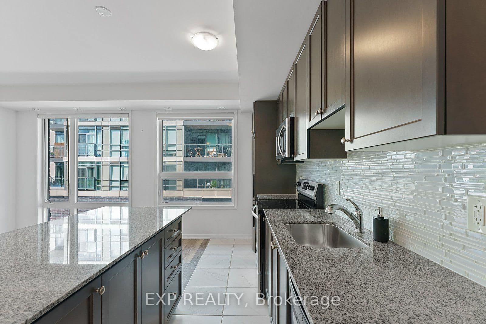 28 Fieldway Road, Unit 64 thumbnail 3