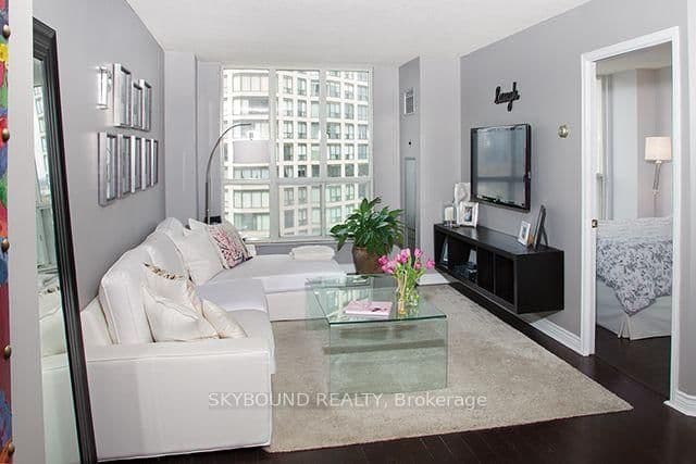 2287 Lake Shore Boulevard W, Unit 505 thumbnail 3