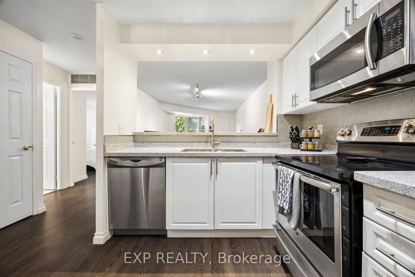 190 Manitoba Street, Unit 311 thumbnail 11